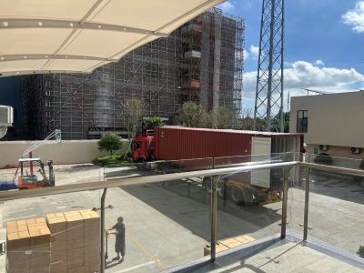 Solar-Gartenleuchten und Luftbefeuchter beladenen Container an heißen Tagen zwei Tage hintereinander. Alle Abteilungen haben hart gearbeitet. Arbeite weiter hart.